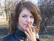 V ČR přibývá kuřáků mezi mladými, stát prý lidi dost nechrání